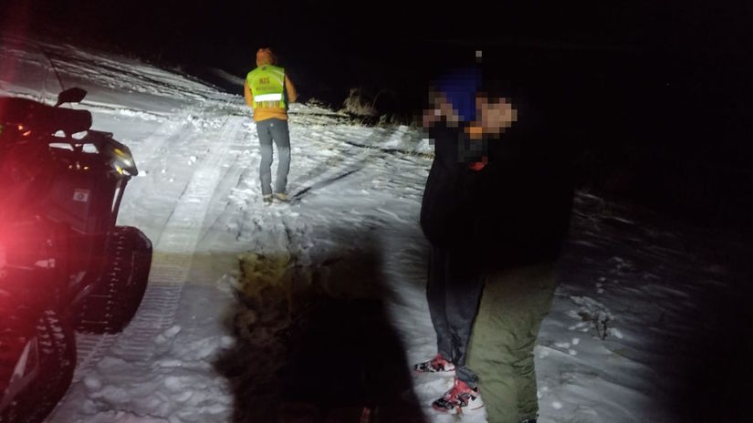 Bez tekutin zateplenia svietili si mobilmi Zachranari ratovali dvoch 15 rocnch turistov