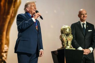Britski politici ziadaju FIFA aby konala