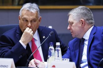 Fico sa pridava k Orbanovi a zaluje Brusel za zakaz dovozu ruskeho plynu