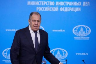 Lavrov Europa je zdrojom vsetkych hrozieb ludstva Na Slovensku a v Cesku sa podla neho prebudili zdrave sily