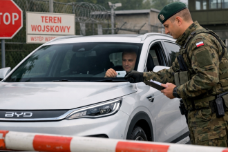 Poliaci chcu zakazat vjazd cinskych aut do vojenskych arealov kvoli spionazi