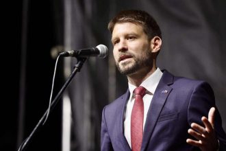 Simecka ma ako politicku prioritu alternativu pre volby 2027