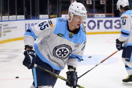Slovenske kluby v pohotovosti obranza Cajkovsky sa rozlucil s Ambri Piotta vracia sa domov