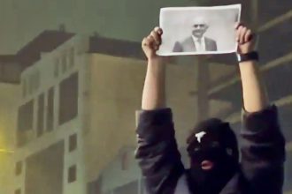 Teheran hrozi protestujucim smrtou byvaly korunny princ poslal odkaz