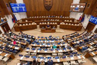 Ziadne plagaty mesacny plat ako sankcia Poslanci schvalili upravu rokovacieho poriadku a etickeho kodexu