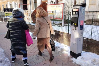 stopercentne zvysenie cien parkovania v centre banskej bystrice ludia nad tym s nevolou kruatia hlavami
