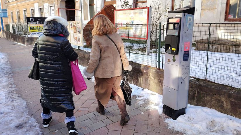 stopercentne zvysenie cien parkovania v centre banskej bystrice ludia nad tym s nevolou kruatia hlavami