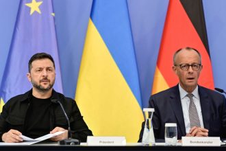 56rocna Nemka z Ukrajiny sa dostala do blizkosti Merza a Zelenskeho