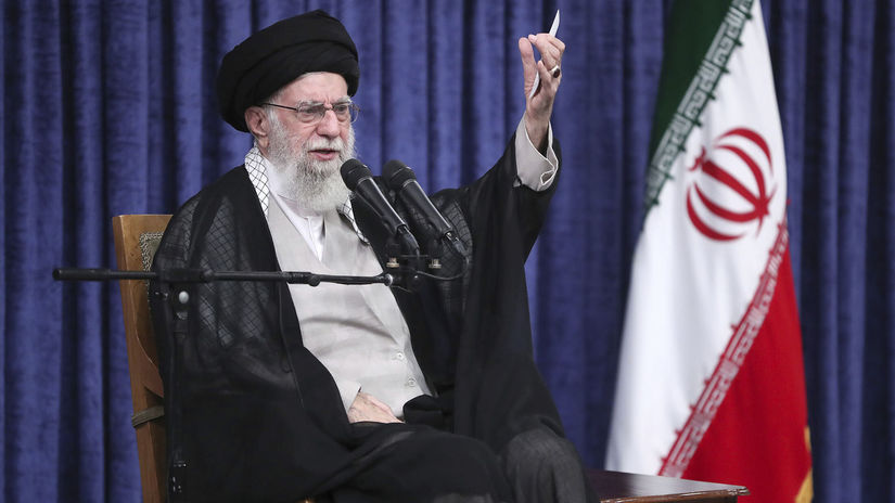 Chamenemu hrozi totalna vojna ajattollah poslal usa doteraz najtvrdsie varovanie armady eu oznacil iran za teroristicke skupiny