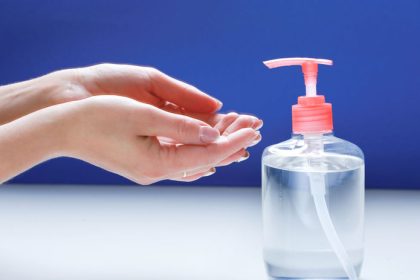 Dezinfekcia v ohrozeni Tu to latku bezne pouzivanu v nemocniciach caka rozhodovanie ci patri medzi karcinogeny