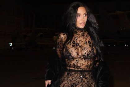 Kim Kardashian v Parizi zhodit zabrany v priehladnej cipke sa vybrala na romanticku veceru To co mal vidiet len Hamilton vsak ukazala celomu svetu