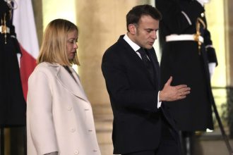 Macron odkazal Meloniovej aby sa starala o seba Co je podstatou sporu