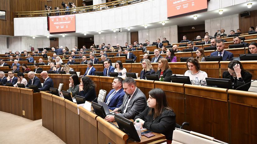 Navrhy na odvolanie clenov vlady predcasne uzavreli