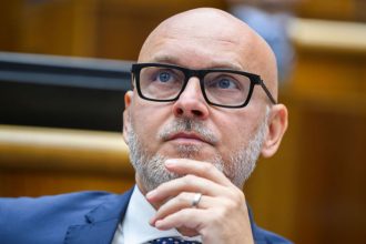 Nie Sulikovi Hlina ministrom Ano ale s podmienkou Grohling veri v dvojciferny vysledok SaS vyjadril sa aj k Zilinkovi