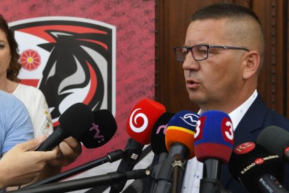 Odisiel zo sudu vyhol sa vazeniu Kontroverzny majitel Liptovskeho Mikulasa skoncil s elektronickym naramkom