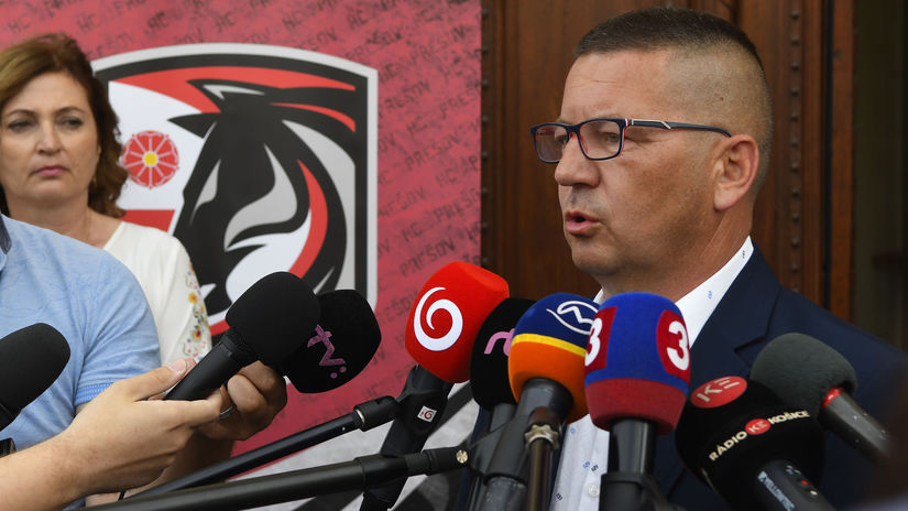 Odisiel zo sudu vyhol sa vazeniu Kontroverzny majitel Liptovskeho Mikulasa skoncil s elektronickym naramkom