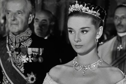 Podoba ktora berie dych Slavna herecka stvarni ikonu Audrey Hepburn su ako dvojnasobky