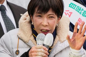 Takairchova stavka na predcasne volby sa naplnila v Japonsku bude vladnut s dvojtretinovou vetsinou