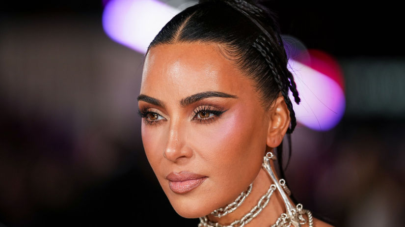 Uz nie je sama Kim Kardashian zbalila legendu F1 Poznaju sa roky ale vdy im stal niekto v ceste dnes uz nie
