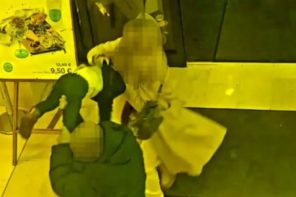 VIDEO Vecna mora kazdeho rodica Cudzinec sa pokusil unies dievca v talianskom supermarkete