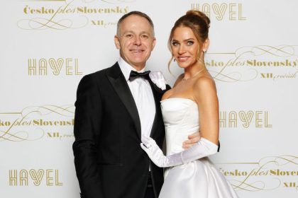 Veresova ako uplna hviezda veecera V svadobnej robe ohromila manzel sa na nu nemohol vynadivat