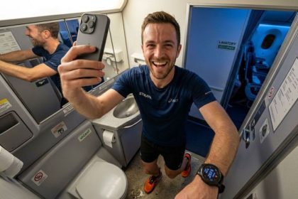 Chlapik zabehol 5 kilometrov v lietadlovom WC Fitness influencer vsak namiesto obdivu skritizovali