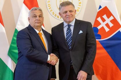 Fico sa pridal k Orbanovi proti Ukrajine Prevezme po nom aj stafetu