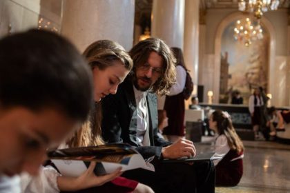 Film Zbormajster celi velkemu skandalu Po zalobe prisiel tvrdy zasah sudu vysielanie v Cesku bolo zakazane
