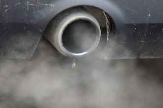 Nemecky sud zamietol zalobu ekoaktivistov na BMW a Mercedes Benz