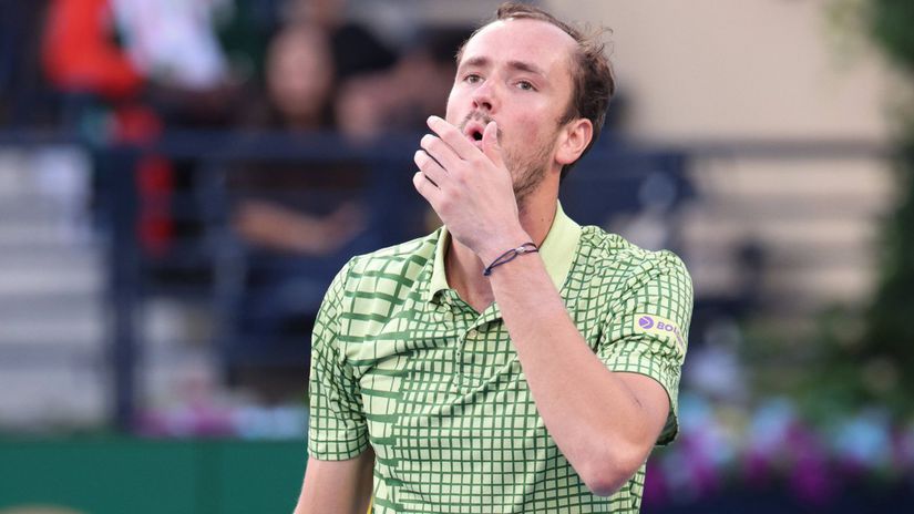 Nestihne slavny turnaj v Indian Wells Hviezdny Rus sa kvoli konfliktu zadrziava v Dubaji