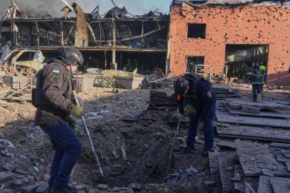 ONLINE Masivny utok dronmi a raketami Rusi zabijali pri Kyjeve Do vzduchu vzlietli aj spojenecke lietadla