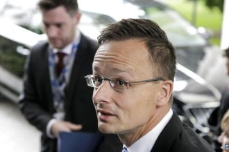 Orban nariadil vysetrit odposluch ministra zahranicnych veci Szijjarto podla medii pravidelne informoval Lavrova o rokovaniach EU