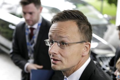 Orban nariadil vysetrit odposluch ministra zahranicnych veci Szijjarto podla medii pravidelne informoval Lavrova o rokovaniach EU