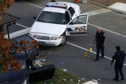 Ozbrojenci otvorili palbu na neoznamenene policajne vozidlo Jeden policajt bol zraneny