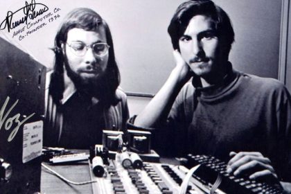 Pred 50 rokmi Jobs Wozniak a Wayne zalozili Apple a z garaze premenili svet