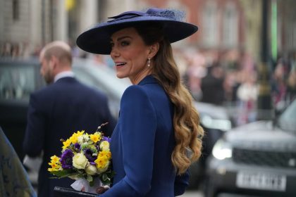 Princezna Kate v sperkoch po kralovne Alzbete II ziarila Ano toto je zena ktora zatieni aj temny tien skandalov