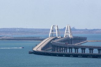 Rusi zburali slavnu budovu na okupovanom Kryme