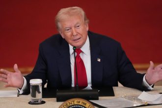 Trump zdvihna Stit Amerik a posiela armadu do boja proti drogovym kartelom V Ekvadore padli prve smrtelne vystrely