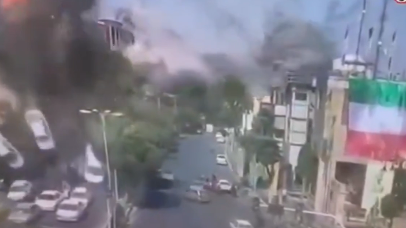 VIDEO Auta sa rozlietavali ako hracky Bleskovy utok Izraela znicil sidlo iranskeho vodcu na kusy