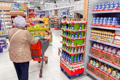 Velke retazce Ceny v obchodoch nie su vysoke ludia len malo zarabaju Ocakavame tlak aky tu este nebol