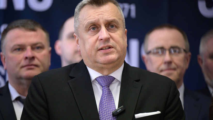 delegati na snem e sns zvolili noveho predsedu danko sokuje fico osobne ponukol miesto na kandidatke tarabovi a simkovicovej