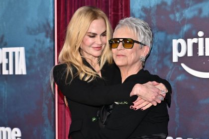 sokujuci kontrast na premiere jedna ma 67 druha o 9 rokov menej ale pozrite sa poriadne vyzeraju ako mama a dcera