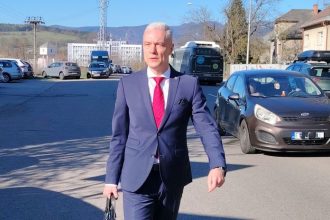 Kym bol na vysluchu policajti prisli po jeho 80 rocnu matku Ferencak tvrdi ze ho zastrasuju