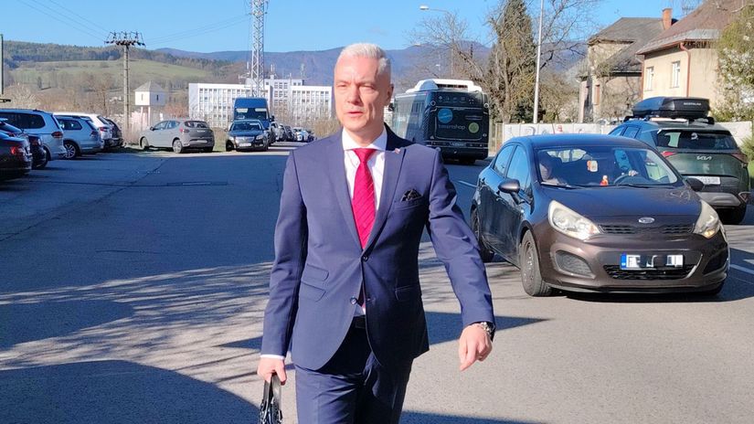 Kym bol na vysluchu policajti prisli po jeho 80 rocnu matku Ferencak tvrdi ze ho zastrasuju