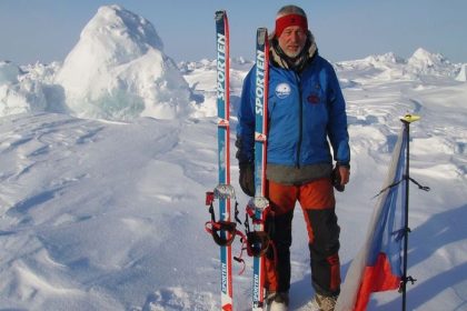 Miroslav Jakes zomrel na Spicbergoch Legendarny polarnik spadol do trhliny