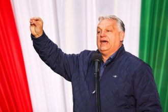 Odbornicka na populizmus Orban asi nechce umriet v Moskve ale mozno to pre neho bude posledna zastavka