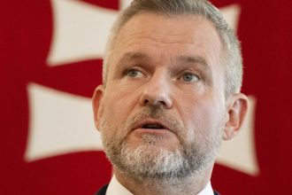 SaS Nieco take nerobia ani v Bielom dome Po papalaskom bankete liberalni ziadaju kontrolu NKU