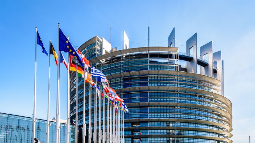 Svedski europoslanci varuju pred bojkotom Strasburgu kvoli drakonickemu zakazu