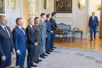 V palaci panuje culy ruch Pellegrini zvolal za jeden stol generalov a politikov zo vsetkych stran