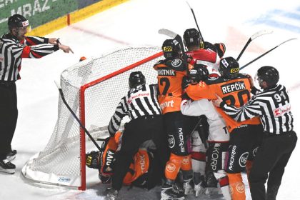 V play off zaziaril ako nikto Jeho rozhodnutie vsetkych prekvapilo Neviem co ho drzi na Slovensku Asi sa mu zapacila Zemplinska Sirava